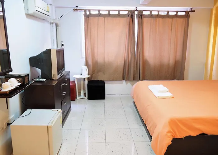 The Boss's Place Sathorn Hotel 3*